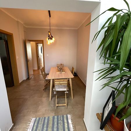 Quarto De Casal Close To Lisbon Flat Equipado Almada Buitenkant foto