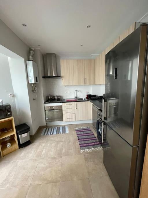 Quarto De Casal Close To Lisbon Flat Equipado Almada Buitenkant foto