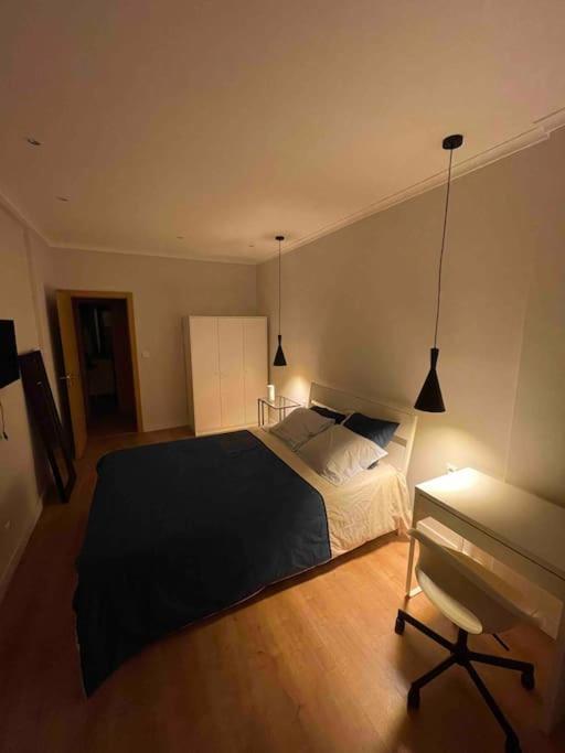 Quarto De Casal Close To Lisbon Flat Equipado Almada Buitenkant foto