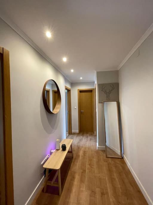 Quarto De Casal Close To Lisbon Flat Equipado Almada Buitenkant foto