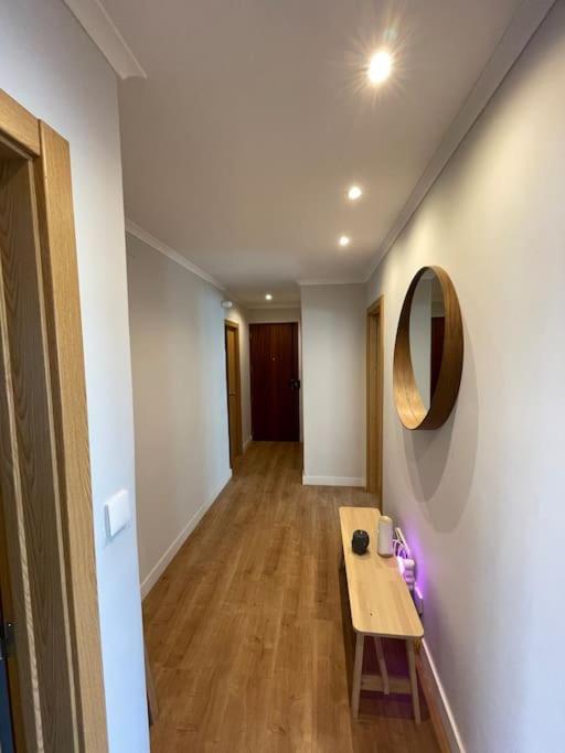 Quarto De Casal Close To Lisbon Flat Equipado Almada Buitenkant foto