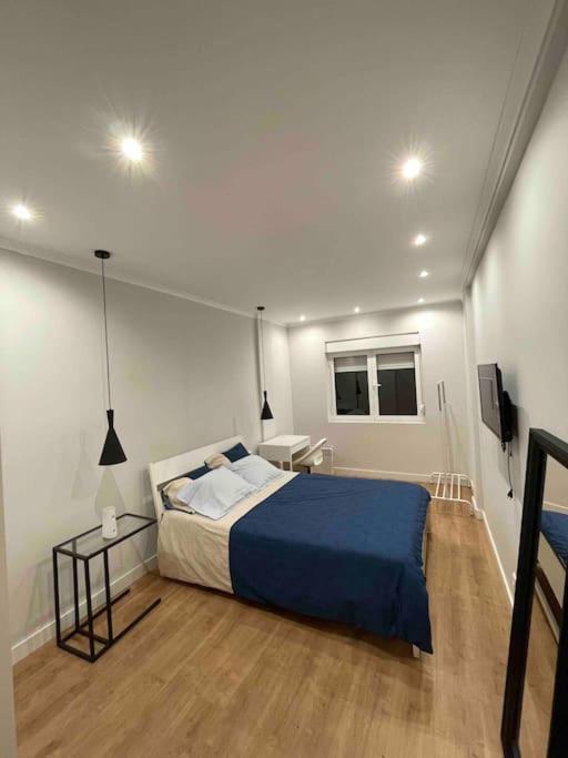 Quarto De Casal Close To Lisbon Flat Equipado Almada Buitenkant foto