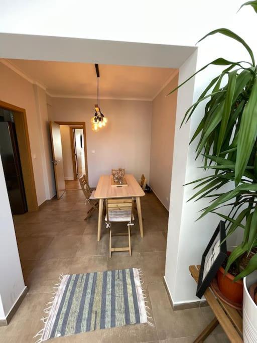 Quarto De Casal Close To Lisbon Flat Equipado Almada Buitenkant foto