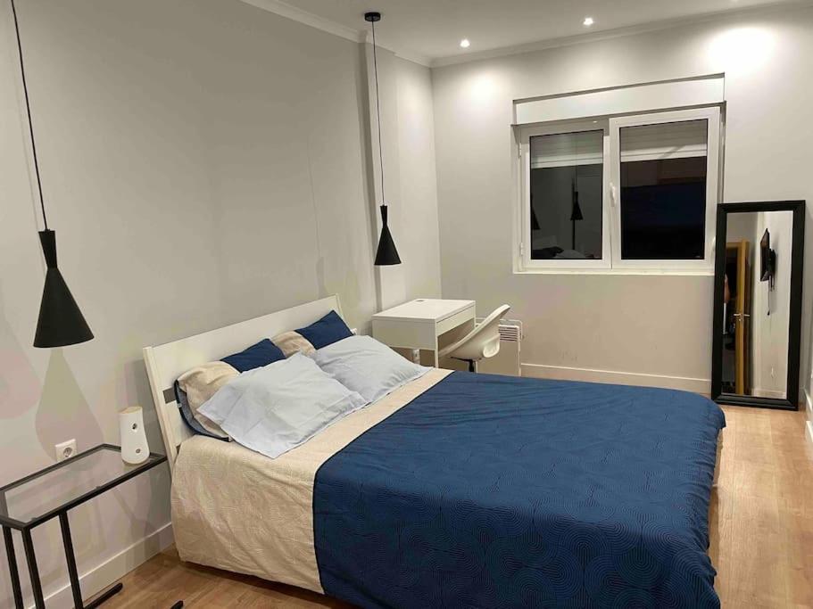 Quarto De Casal Close To Lisbon Flat Equipado Almada Buitenkant foto