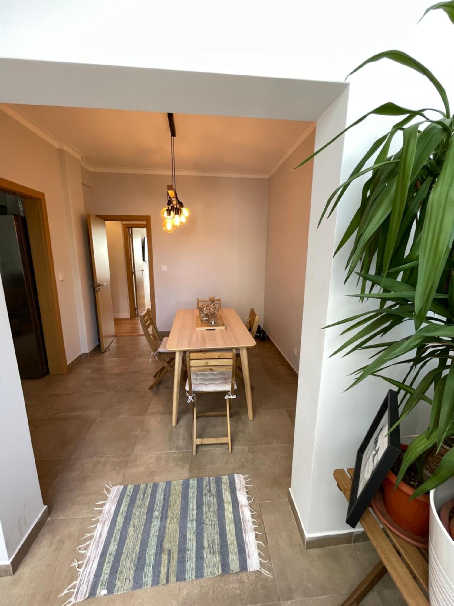 Quarto De Casal Close To Lisbon Flat Equipado Almada Buitenkant foto