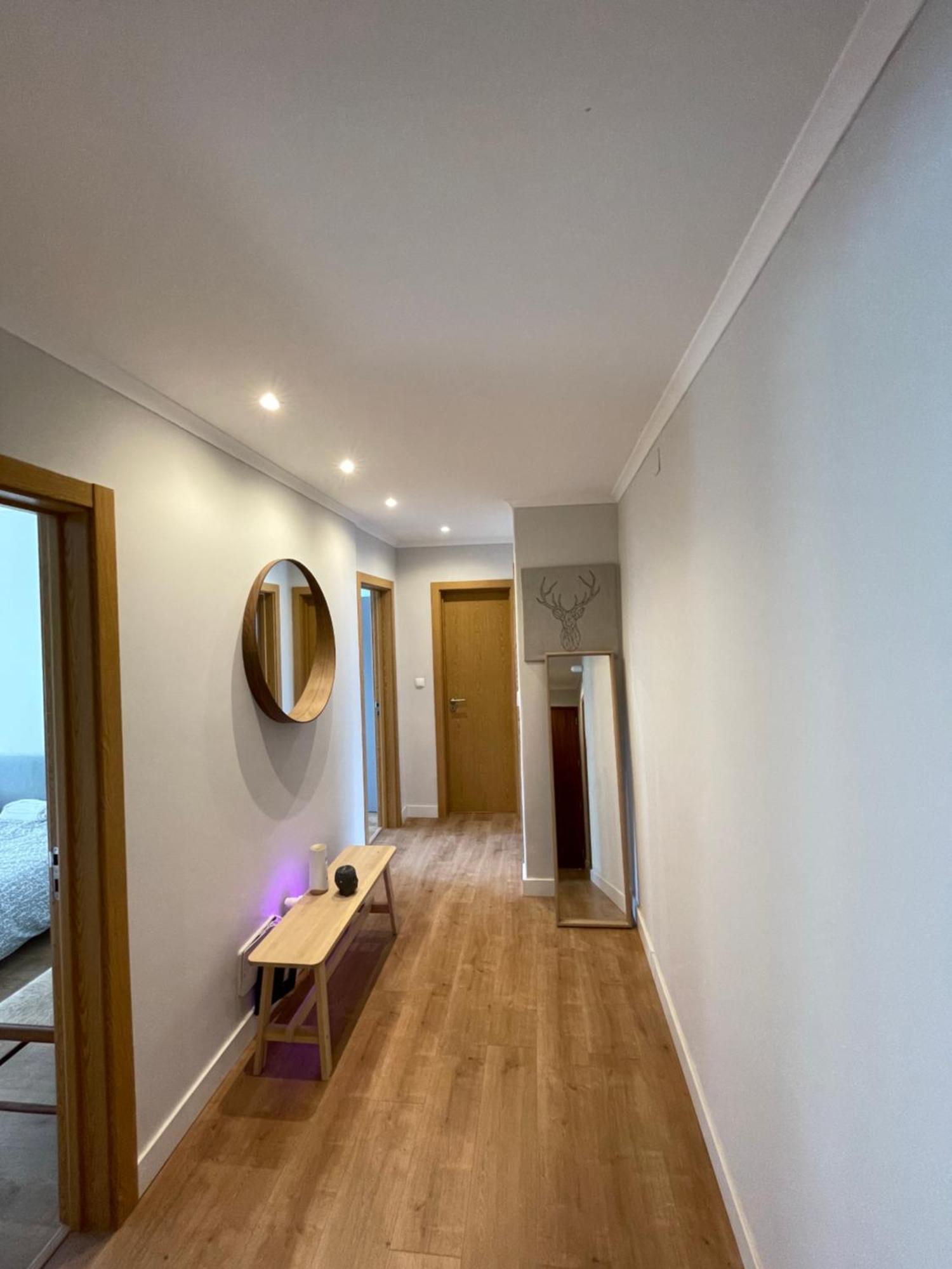 Quarto De Casal Close To Lisbon Flat Equipado Almada Buitenkant foto
