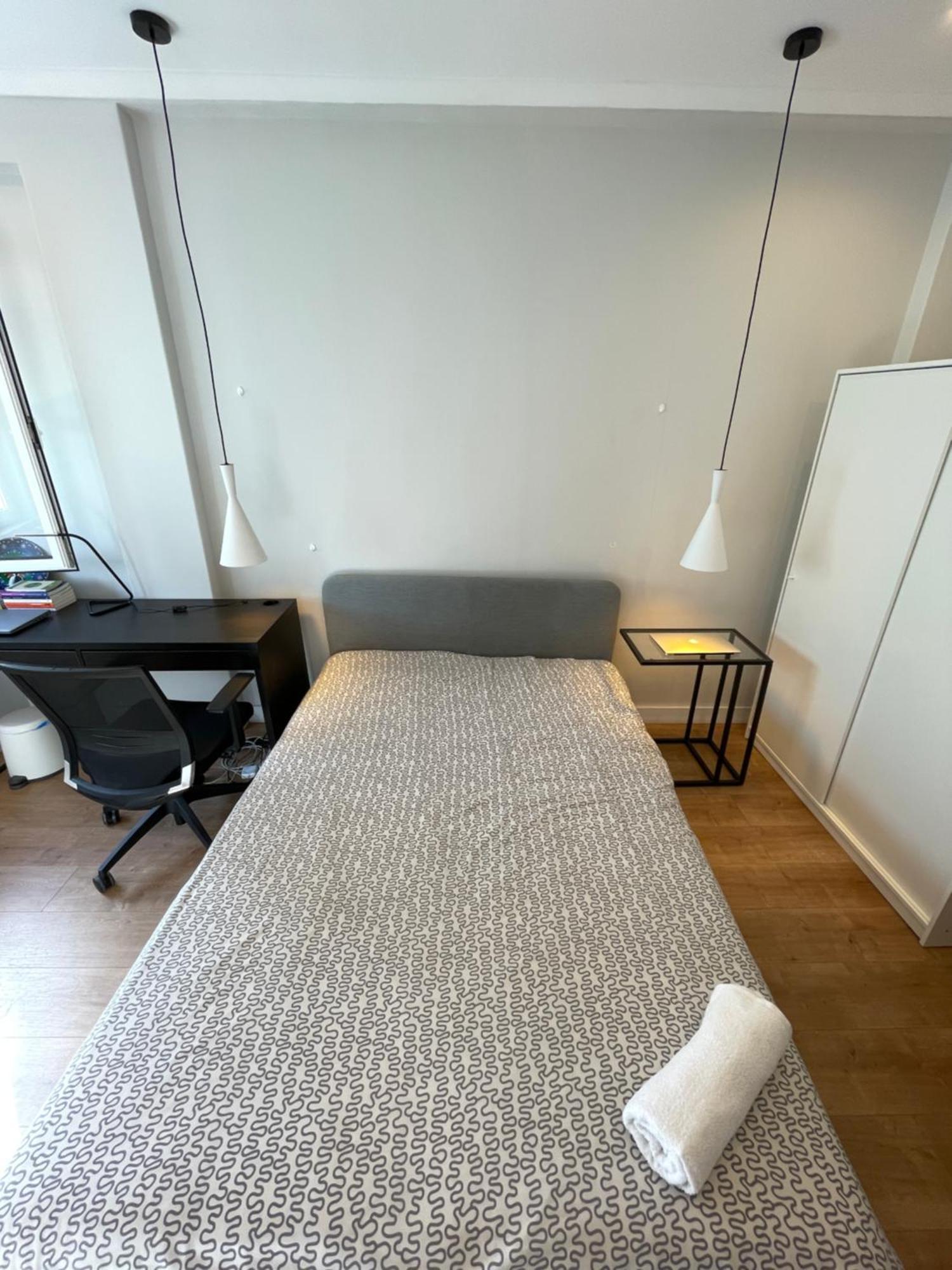 Quarto De Casal Close To Lisbon Flat Equipado Almada Buitenkant foto
