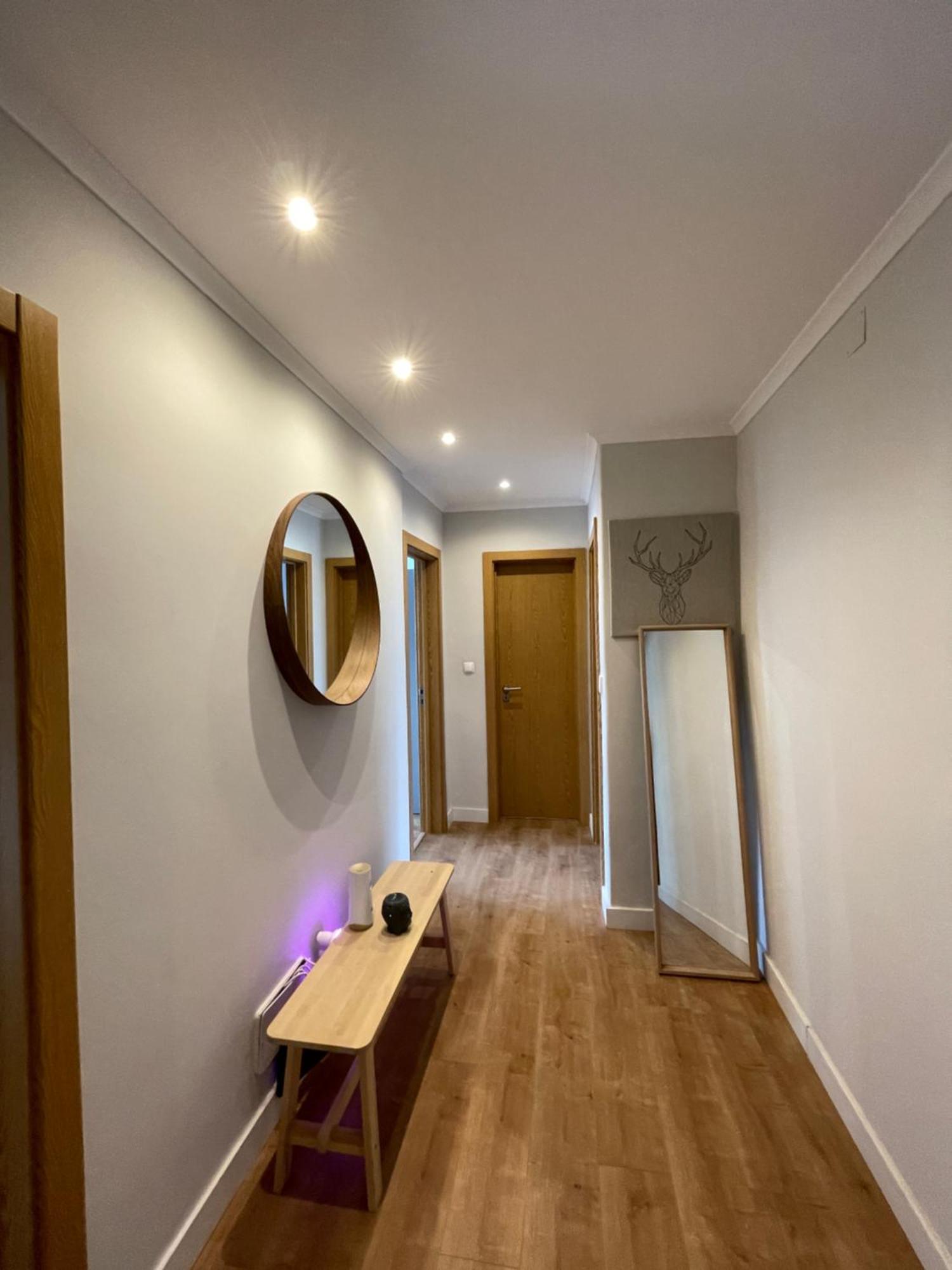Quarto De Casal Close To Lisbon Flat Equipado Almada Buitenkant foto