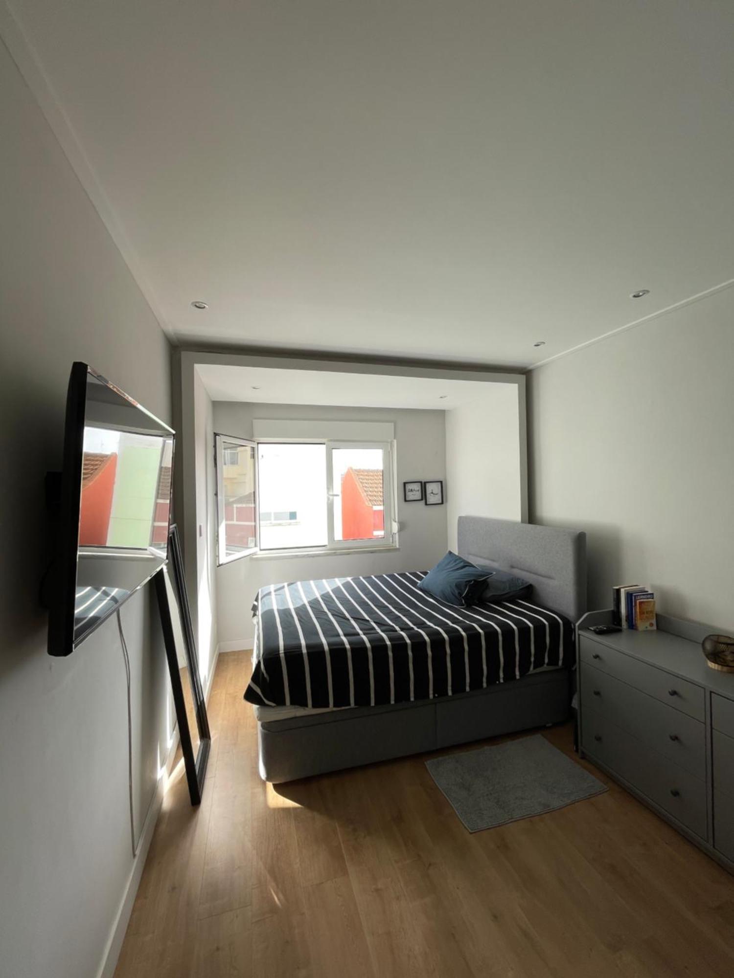 Quarto De Casal Close To Lisbon Flat Equipado Almada Kamer foto