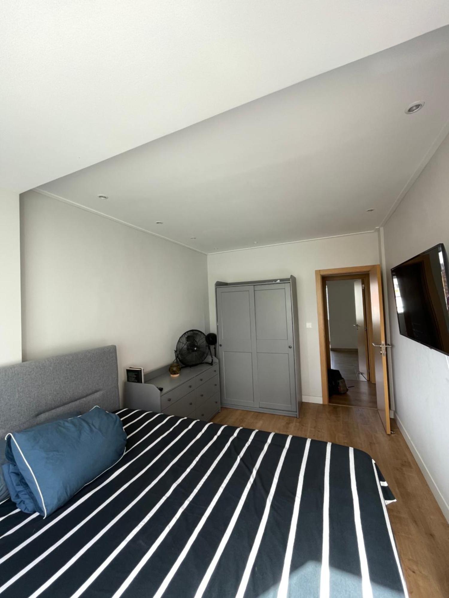 Quarto De Casal Close To Lisbon Flat Equipado Almada Kamer foto