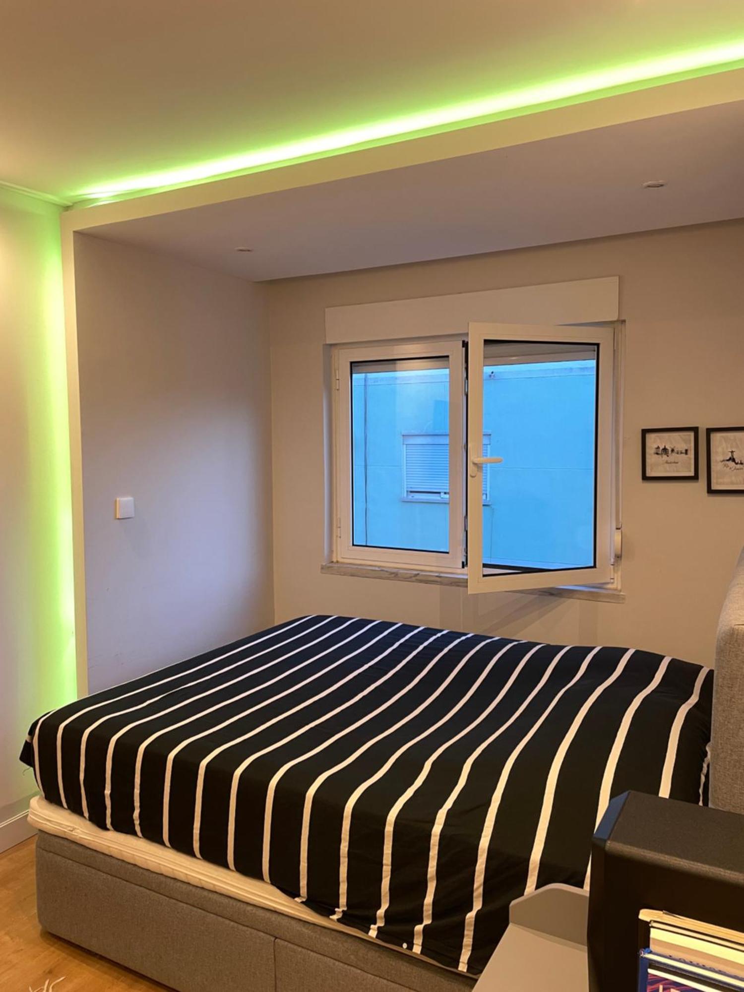 Quarto De Casal Close To Lisbon Flat Equipado Almada Kamer foto